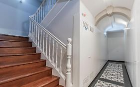 Cozy Studio W/ Patio By Lovelystay